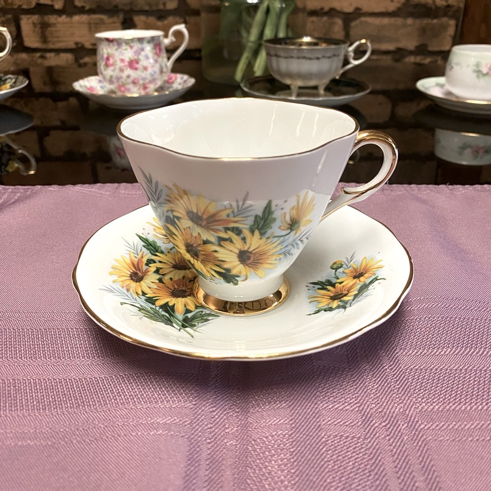 White Daisy Teacup & Saucer